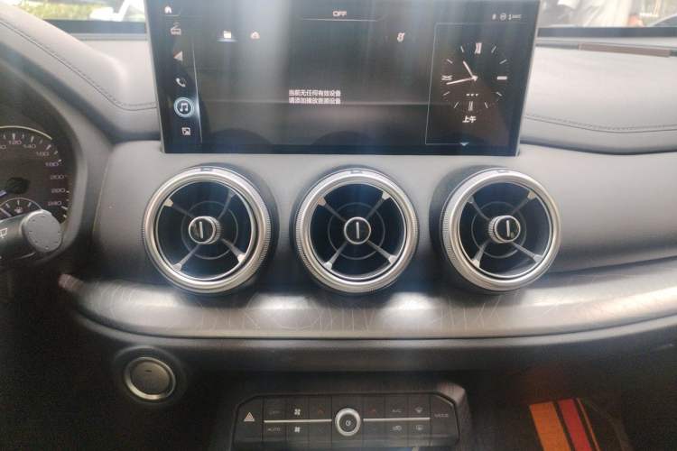 Used Wey VV5 2021 1.5T Two-Wheel Drive Color Pioneer Audio And AC Panel