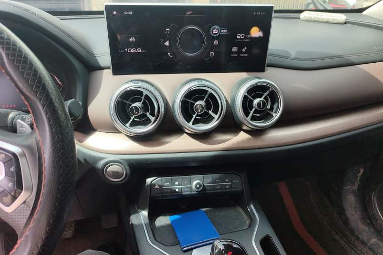 Used Wey VV5 2021 1.5T Two-Wheel Drive Smart Pioneer Audio And AC Panel