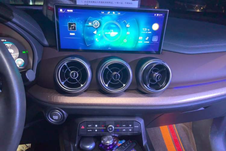 Used Wey VV5 2021 1.5T Two-Wheel Drive Smart Pioneer Audio And AC Panel