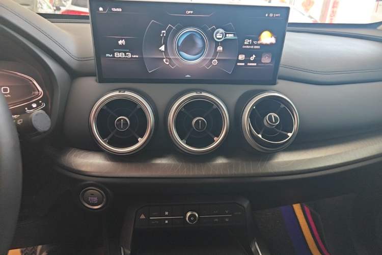 Used Wey VV5 2021 1.5T Two-Wheel Drive Smart Pioneer Audio And AC Panel