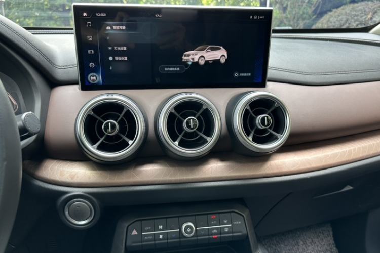 Used Wey VV5 2021 1.5T Two-Wheel Drive Smart Pioneer Audio And AC Panel