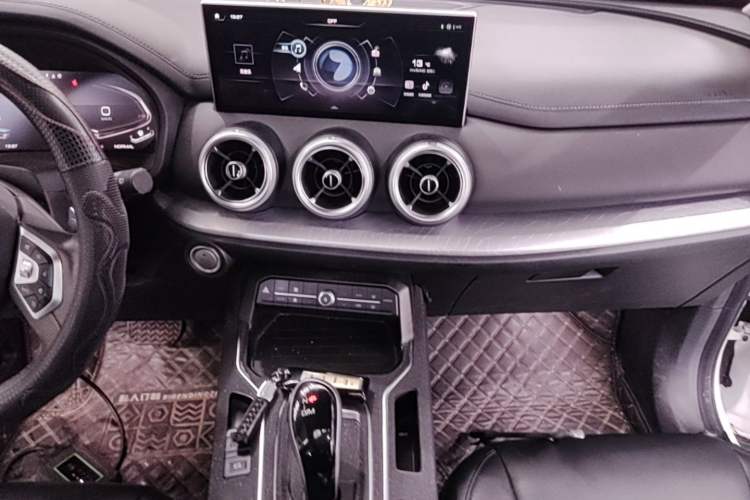 Used Wey VV5 2021 1.5T Two-Wheel Drive Smart Pioneer Audio And AC Panel