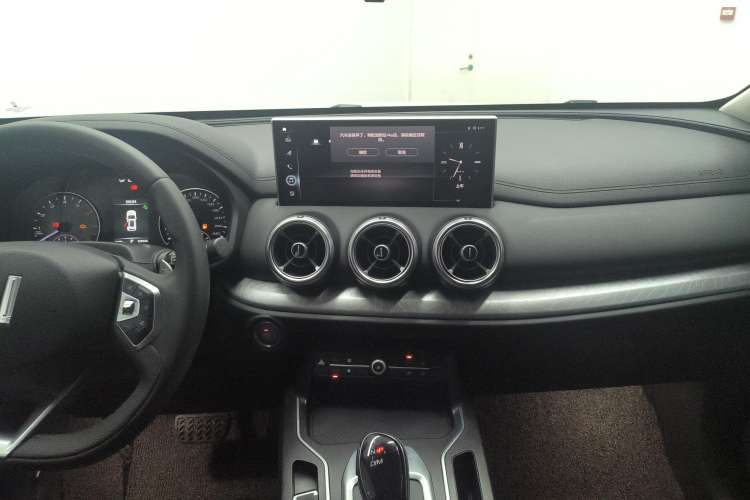 Used Wey VV5 2021 1.5T Two-Wheel Drive Color Pioneer Audio And AC Panel