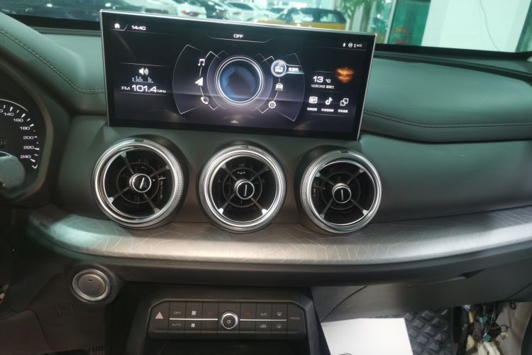 Used Wey VV5 2021 1.5T Two-Wheel Drive Color Pioneer Audio And AC Panel
