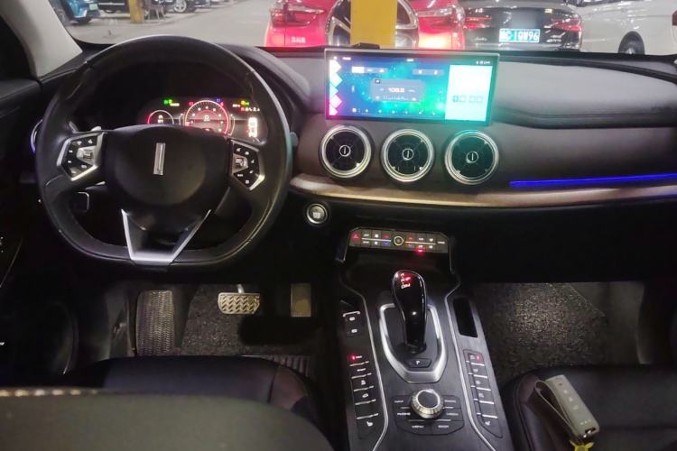 Used Wey VV5 2021 1.5T Two-Wheel Drive Smart Pioneer Center Console