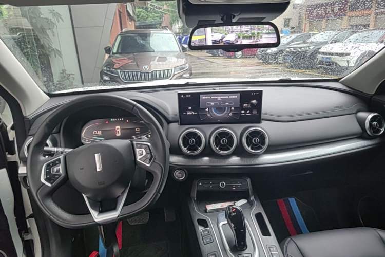 Used Wey VV5 2021 1.5T Two-Wheel Drive Smart Pioneer Center Console