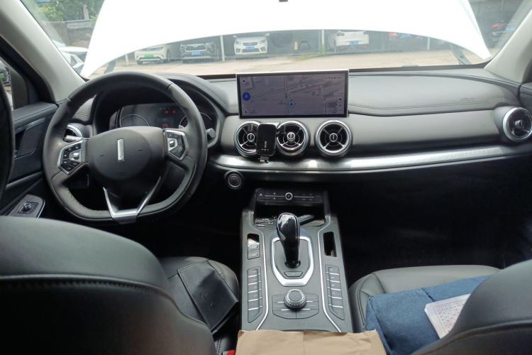 Used Wey VV5 2021 1.5T Two-Wheel Drive Color Pioneer Center Console