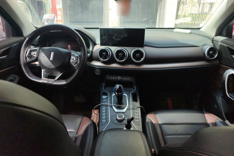 Used Wey VV5 2021 1.5T Two-Wheel Drive Smart Pioneer Center Console
