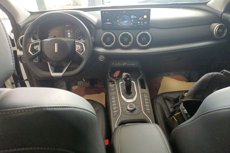 Used Wey VV5 2021 1.5T Two-Wheel Drive Color Pioneer Center Console