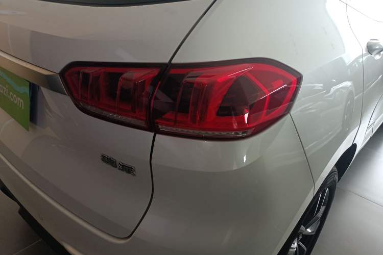 Used Wey VV5 2021 1.5T Two-Wheel Drive Color Pioneer Exterior 3