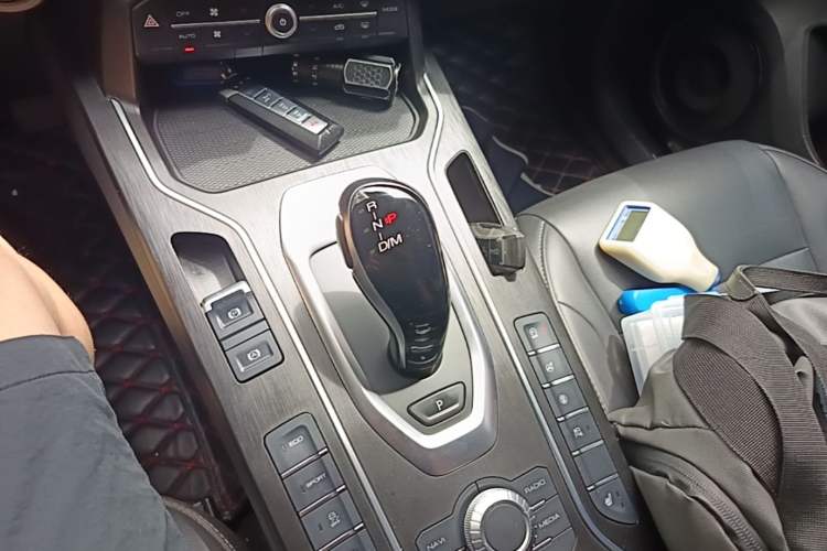 Used Wey VV5 2021 1.5T Two-Wheel Drive Smart Pioneer Gear Lever