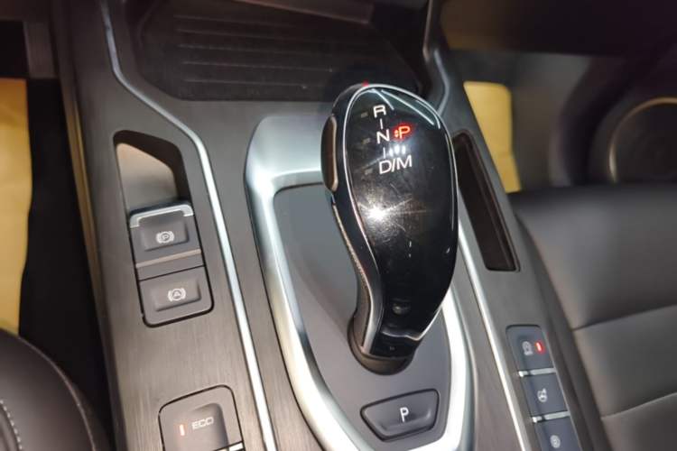 Used Wey VV5 2021 1.5T Two-Wheel Drive Color Pioneer Gear Lever