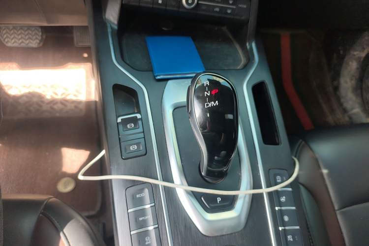 Used Wey VV5 2021 1.5T Two-Wheel Drive Smart Pioneer Gear Lever
