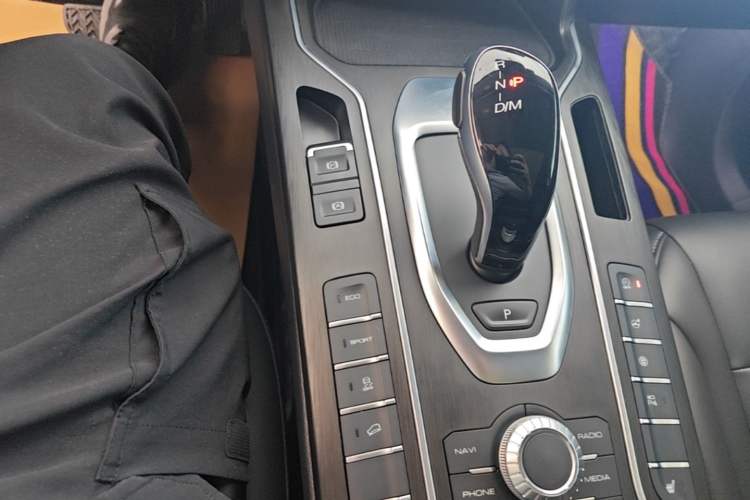 Used Wey VV5 2021 1.5T Two-Wheel Drive Smart Pioneer Gear Lever