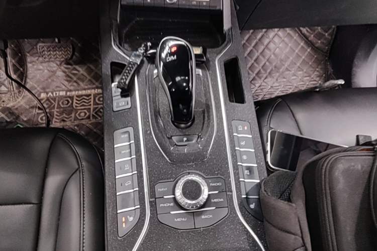 Used Wey VV5 2021 1.5T Two-Wheel Drive Smart Pioneer Gear Lever