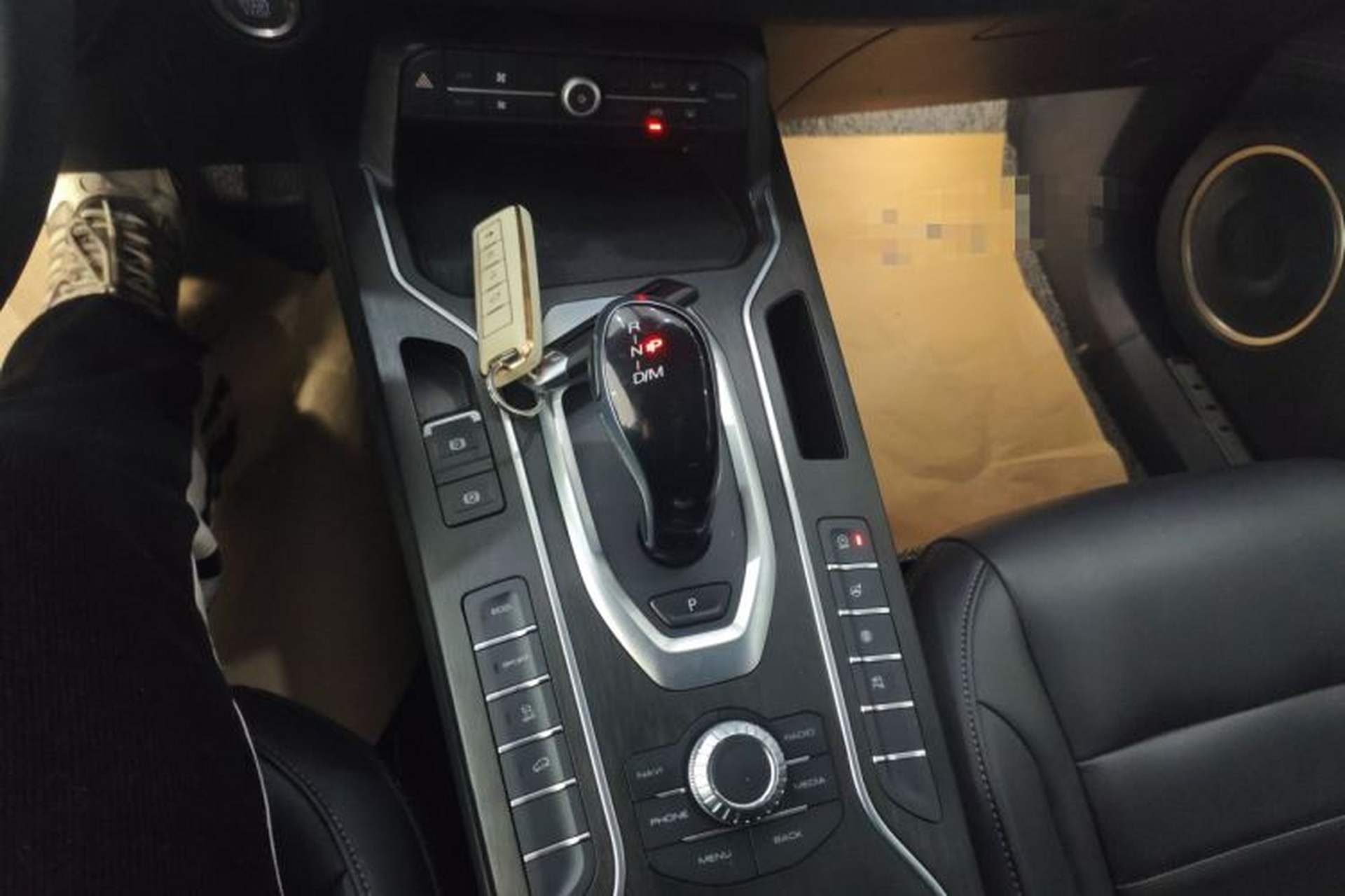 Used Wey VV5 2021 1.5T Two-Wheel Drive Color Pioneer Gear Lever