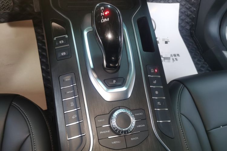 Used Wey VV5 2021 1.5T Two-Wheel Drive Color Pioneer Gear Lever