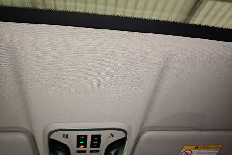 Used Wey VV5 2021 1.5T Two-Wheel Drive Color Pioneer Headliner