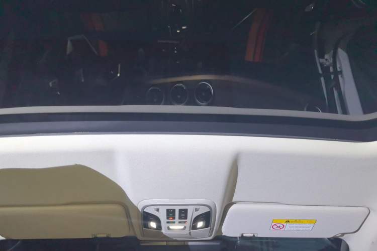 Used Wey VV5 2021 1.5T Two-Wheel Drive Smart Pioneer Headliner