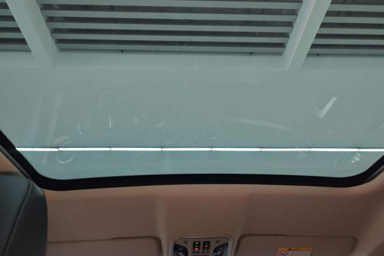 Used Wey VV5 2021 1.5T Two-Wheel Drive Color Pioneer Headliner