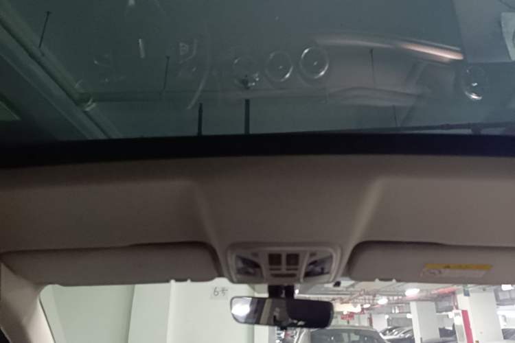 Used Wey VV5 2021 1.5T Two-Wheel Drive Color Pioneer Headliner