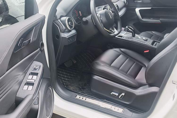 Used Wey VV5 2021 1.5T Two-Wheel Drive Smart Pioneer Interior 1