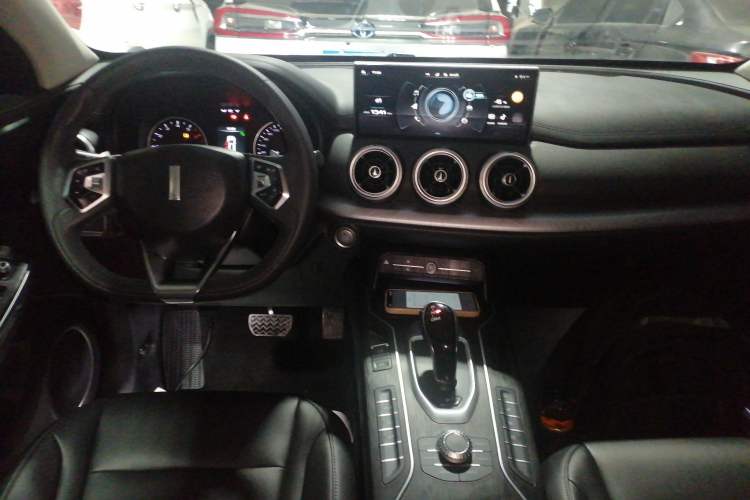 Used Wey VV5 2021 1.5T Two-Wheel Drive Color Pioneer Interior 2