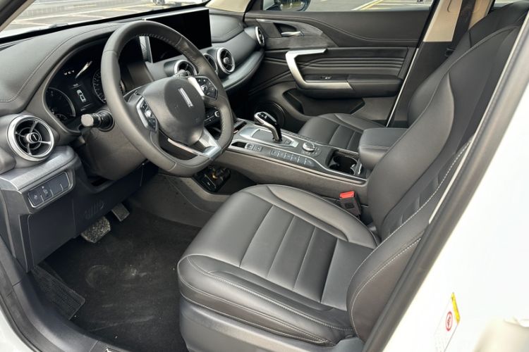 Used Wey VV5 2021 1.5T Two-Wheel Drive Color Pioneer Interior 2