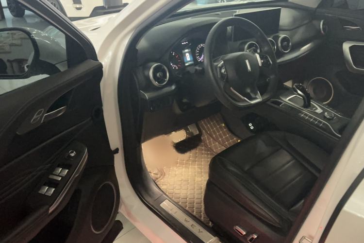 Used Wey VV5 2021 1.5T Two-Wheel Drive Color Pioneer Interior 2