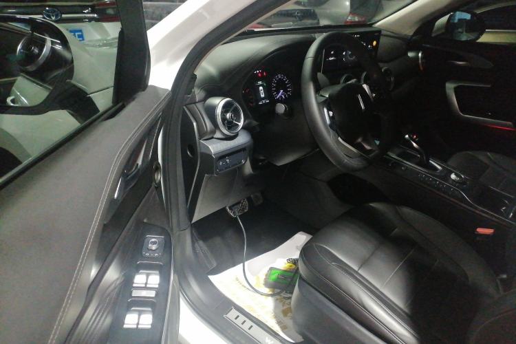 Used Wey VV5 2021 1.5T Two-Wheel Drive Color Pioneer Interior 3