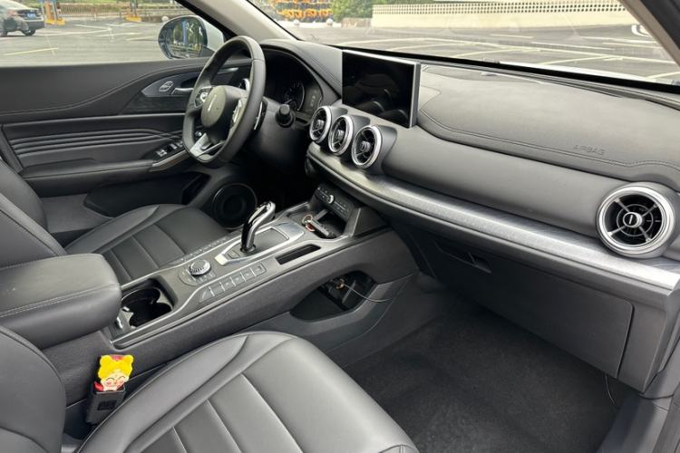 Used Wey VV5 2021 1.5T Two-Wheel Drive Color Pioneer Interior 4