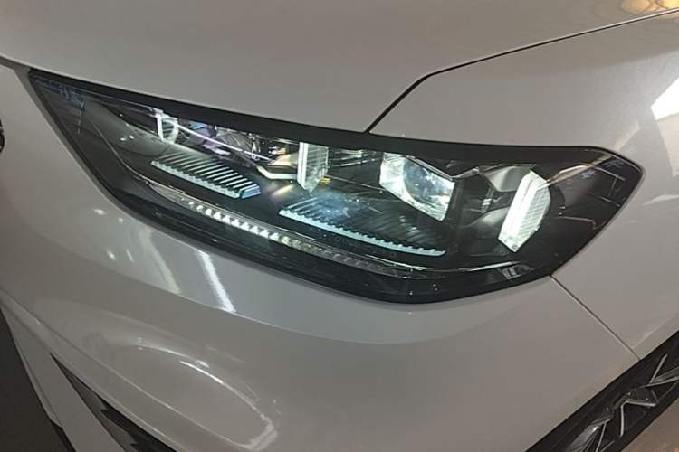 Used Wey VV5 2021 1.5T Two-Wheel Drive Color Pioneer Left Front Headlight