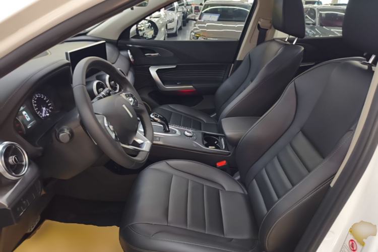 Used Wey VV5 2021 1.5T Two-Wheel Drive Color Pioneer Left Front Seat
