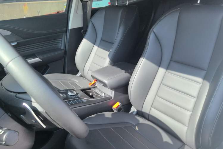 Used Wey VV5 2021 1.5T Two-Wheel Drive Color Pioneer Left Front Seat