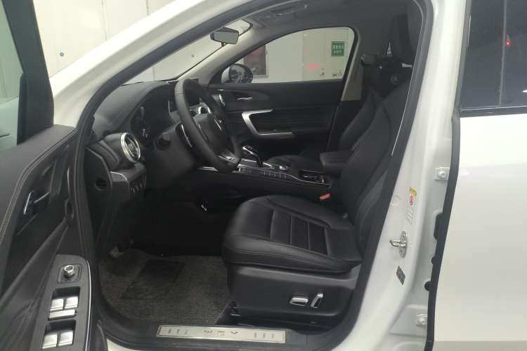 Used Wey VV5 2021 1.5T Two-Wheel Drive Color Pioneer Left Front Seat