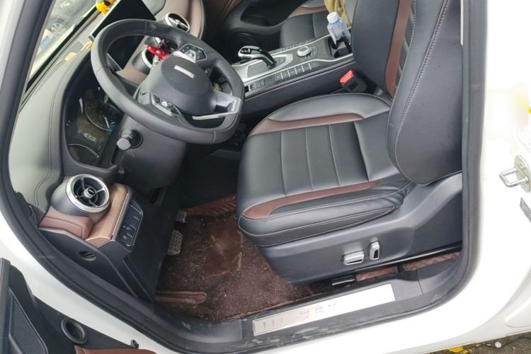 Used Wey VV5 2021 1.5T Two-Wheel Drive Color Pioneer Left Front Seat