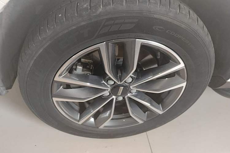 Used Wey VV5 2021 1.5T Two-Wheel Drive Color Pioneer Left Front Wheel Hub