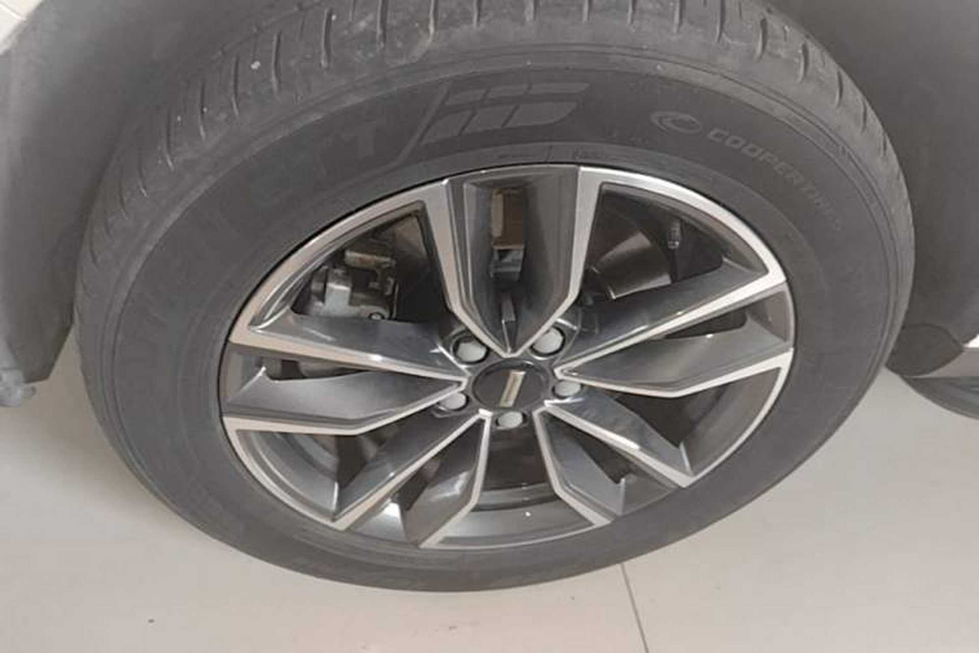 Used Wey VV5 2021 1.5T Two-Wheel Drive Color Pioneer Left Front Wheel Hub