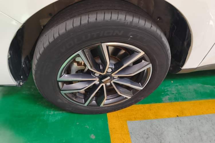 Used Wey VV5 2021 1.5T Two-Wheel Drive Color Pioneer Left Front Wheel Hub