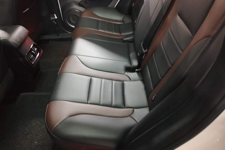 Used Wey VV5 2021 1.5T Two-Wheel Drive Color Pioneer Left Rear Seat