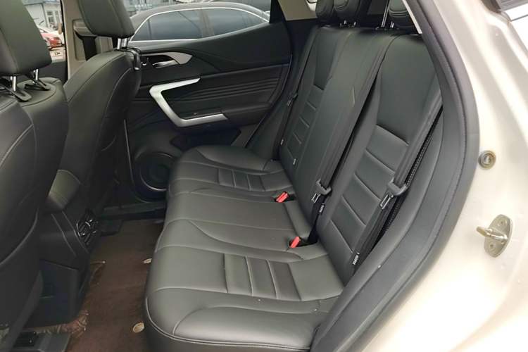 Used Wey VV5 2021 1.5T Two-Wheel Drive Color Pioneer Left Rear Seat