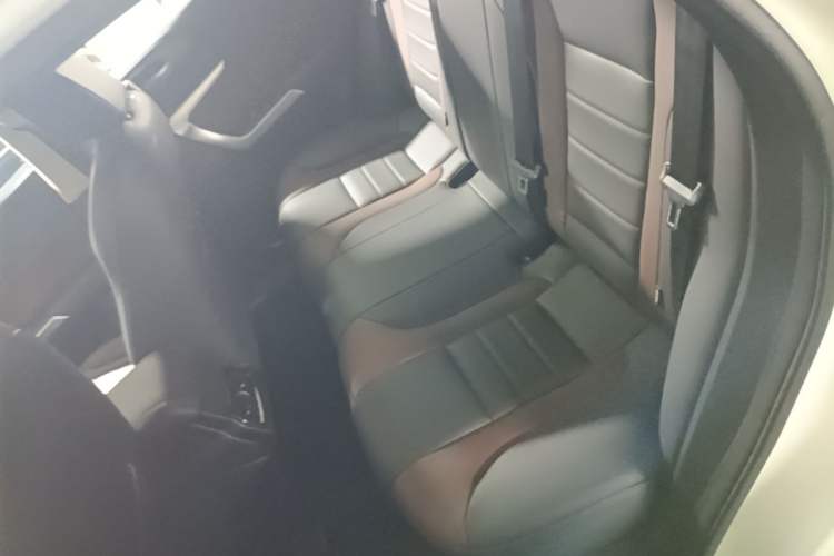 Used Wey VV5 2021 1.5T Two-Wheel Drive Color Pioneer Left Rear Seat