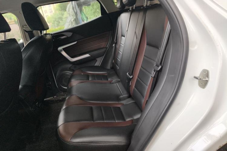 Used Wey VV5 2021 1.5T Two-Wheel Drive Color Pioneer Left Rear Seat