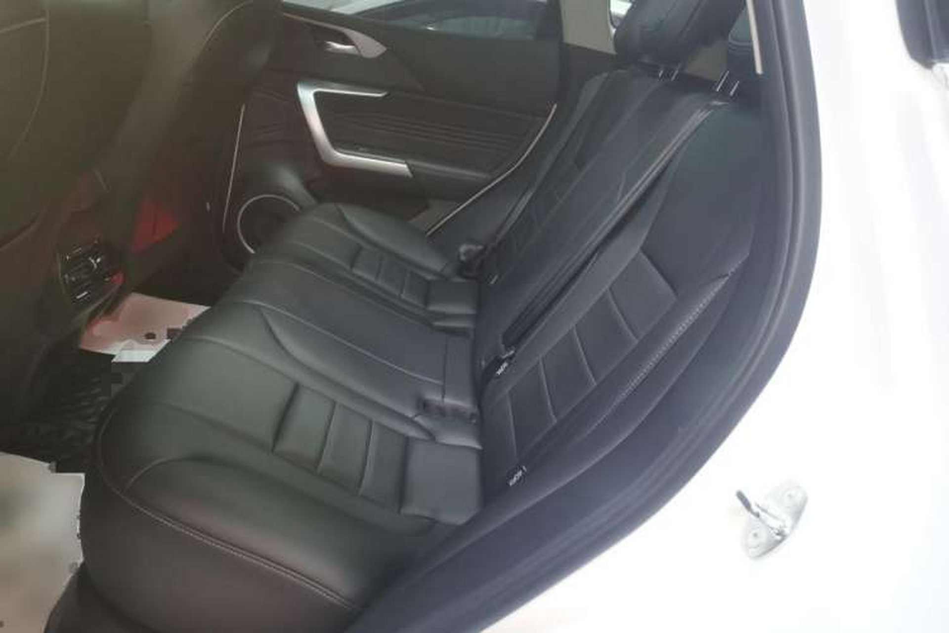 Used Wey VV5 2021 1.5T Two-Wheel Drive Color Pioneer Left Rear Seat