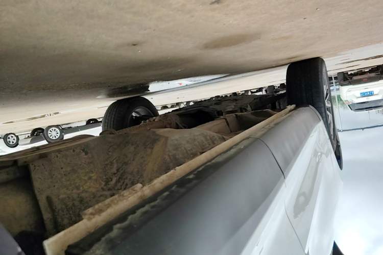 Used Wey VV5 2021 1.5T Two-Wheel Drive Color Pioneer Left Side Sill