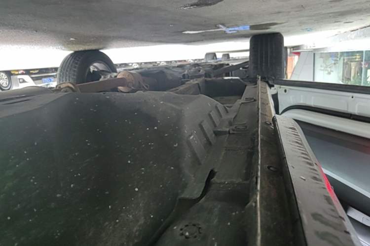 Used Wey VV5 2021 1.5T Two-Wheel Drive Smart Pioneer Left Side Sill