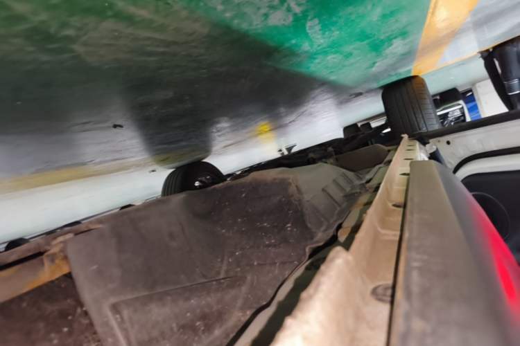 Used Wey VV5 2021 1.5T Two-Wheel Drive Color Pioneer Left Side Sill