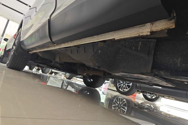 Used Wey VV5 2021 1.5T Two-Wheel Drive Smart Pioneer Left Side Sill