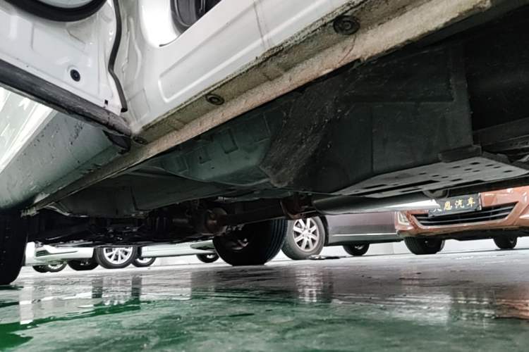 Used Wey VV5 2021 1.5T Two-Wheel Drive Smart Pioneer Left Side Sill