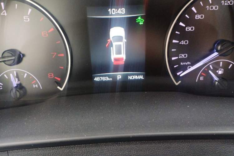 Used Wey VV5 2021 1.5T Two-Wheel Drive Color Pioneer Odometer Close Up